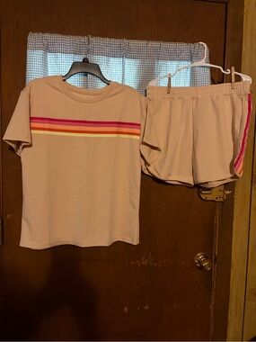 Light Khaki Casual Tee & Shorts Set with Multi-Stripe Detail